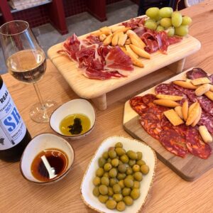 Degustación de Vinos, Quesos e Ibéricos Locales